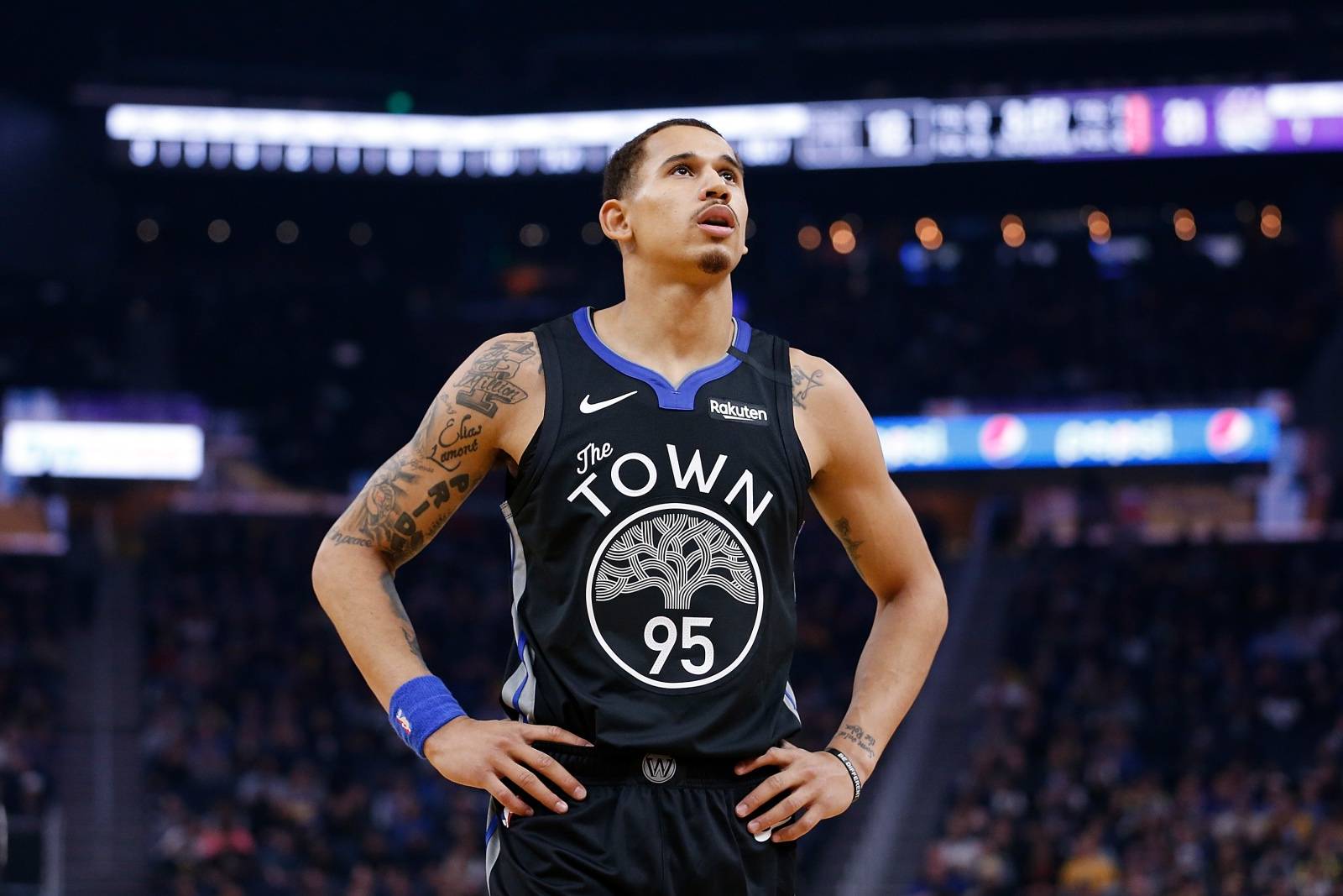 边锋斜插或 边锋斜插或