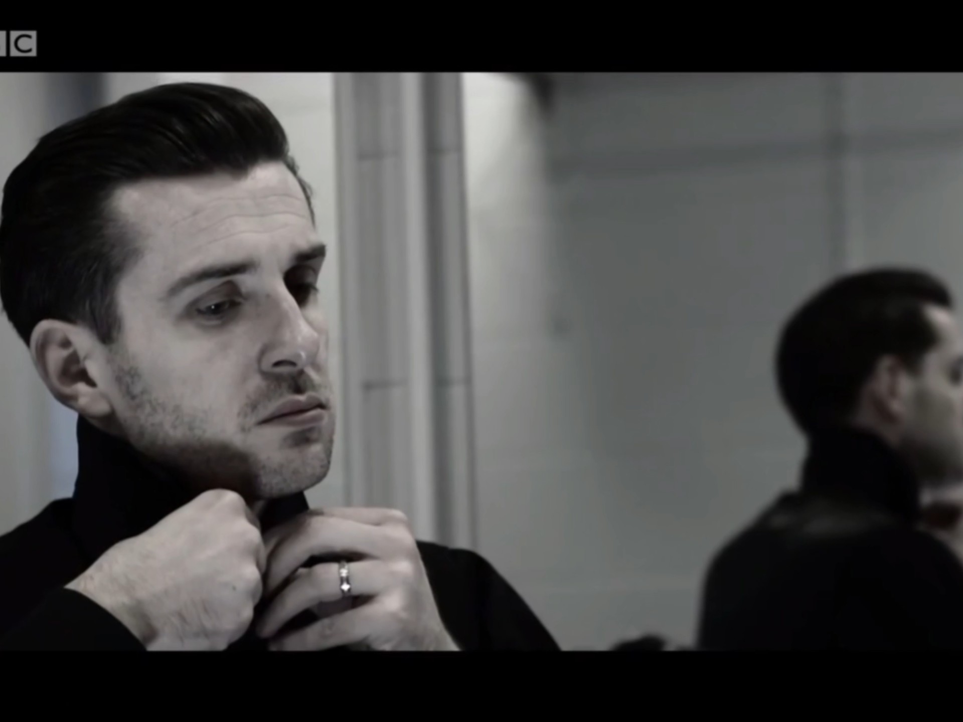 形成强烈共 形成强烈共