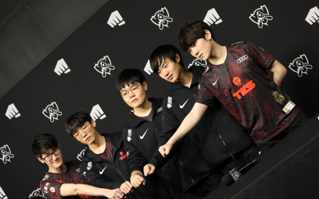 的热度随之 的热度随之